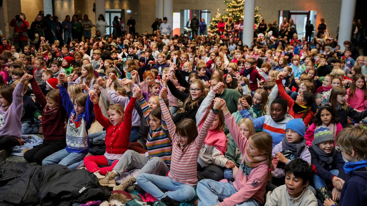 Mitsingkonzert „Wenn mir Kölsche singe zur Weihnachtszick“ im Rathaus.