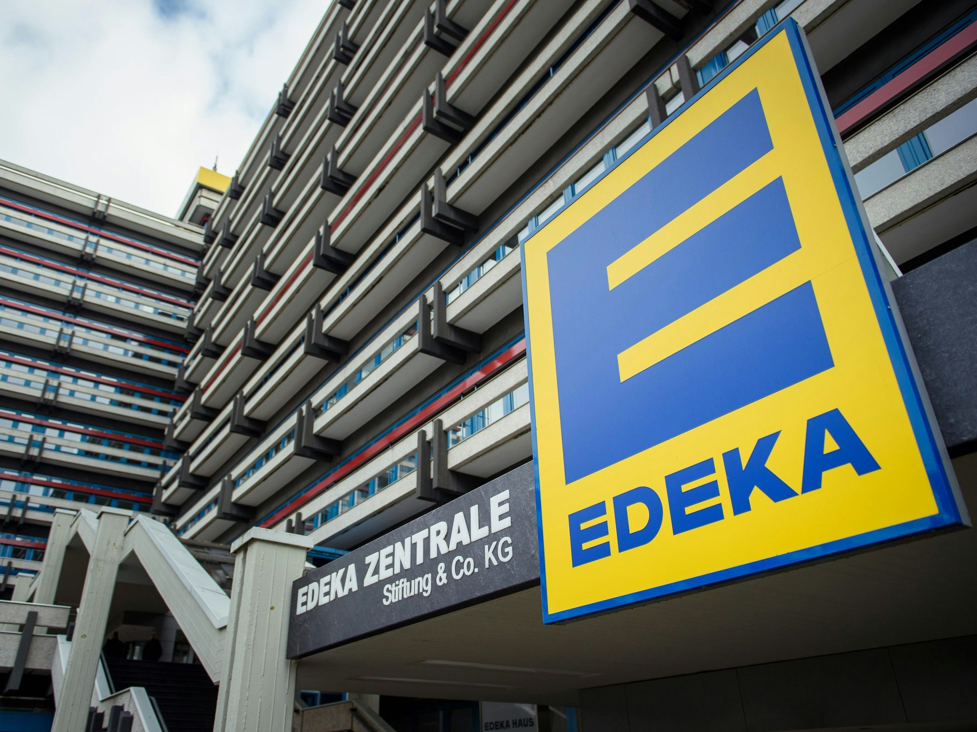 Eine Außenansicht der Edeka-Zentrale im Hamburger Stadtteil Winterhude.