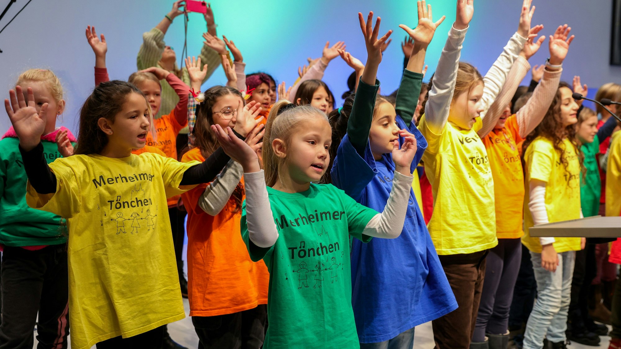 Mitsingkonzert „Wenn mir Kölsche singe zur Weihnachtszick“ im Rathaus.