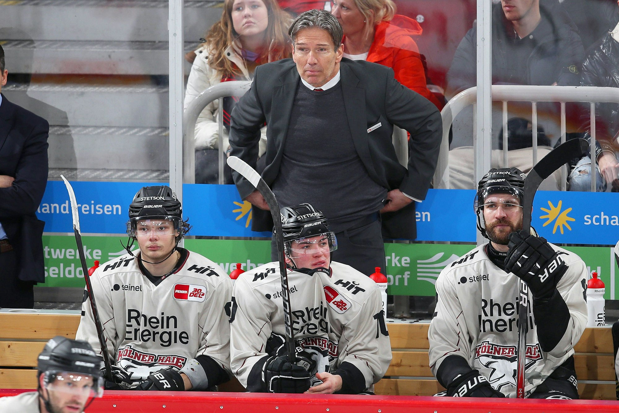 Uwe Krupp (Kölner Haie) bei der 1:7-Niederlage in Düsseldorf.