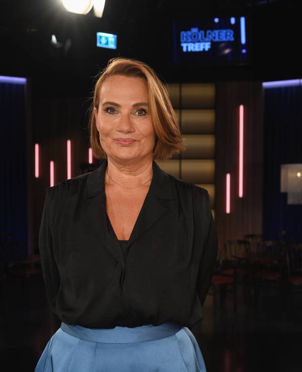 Die Schauspielerin Jenny Jürgens zu Gast in der WDR Talkshow „Kölner Treff“