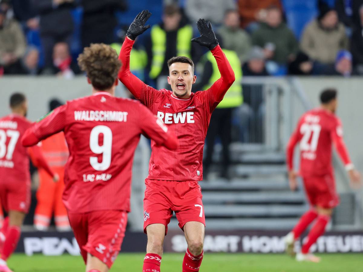Luca Waldschmidt und Dejan Ljubicic jubeln über den Sieg in Darmstadt.