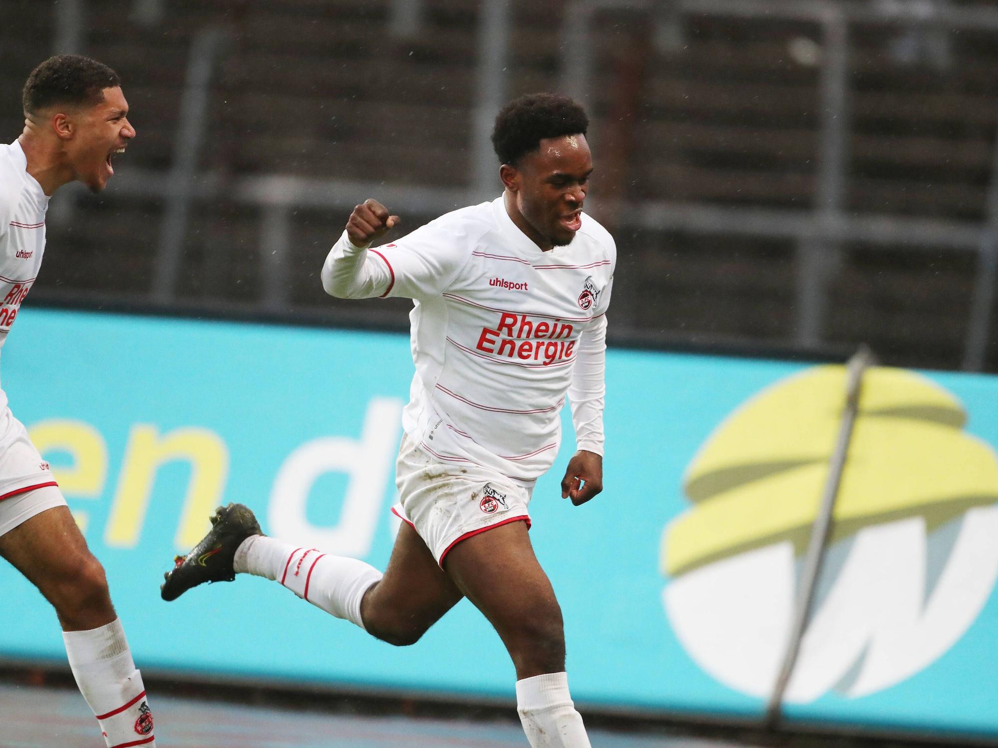 Noel Futkeu jubelt im FC-Trikot.