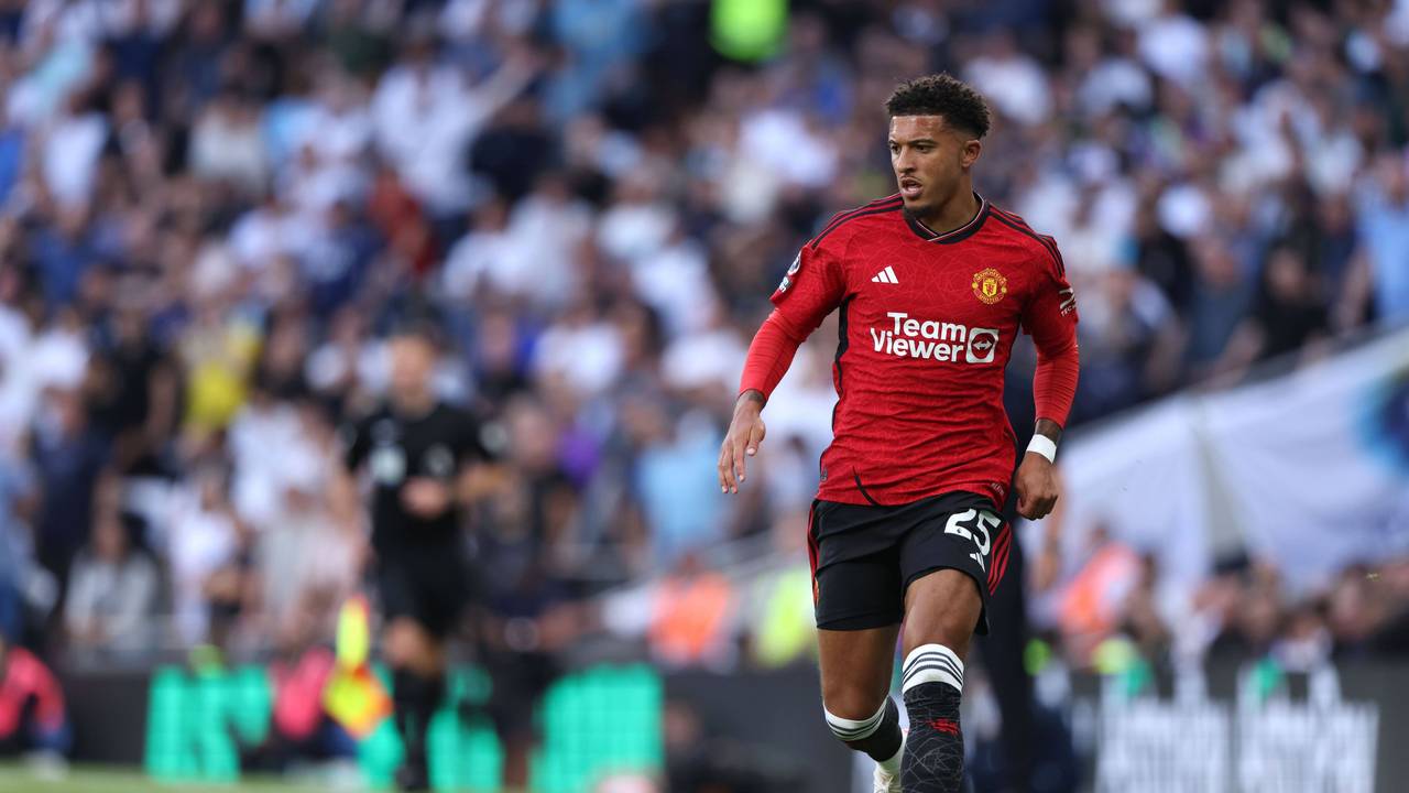 Jadon Sancho dribbelt.