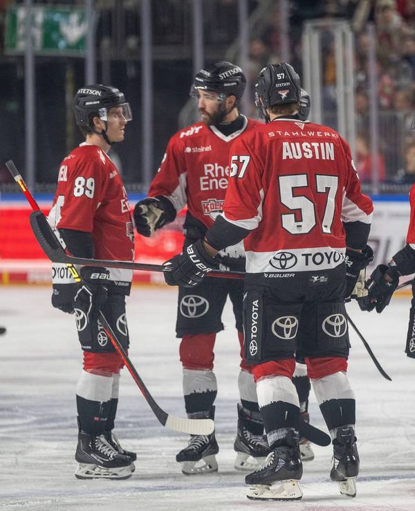 Kölner Haie auf dem Eis.