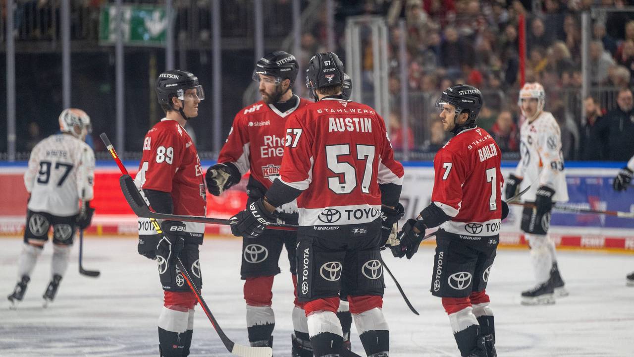 Kölner Haie auf dem Eis.