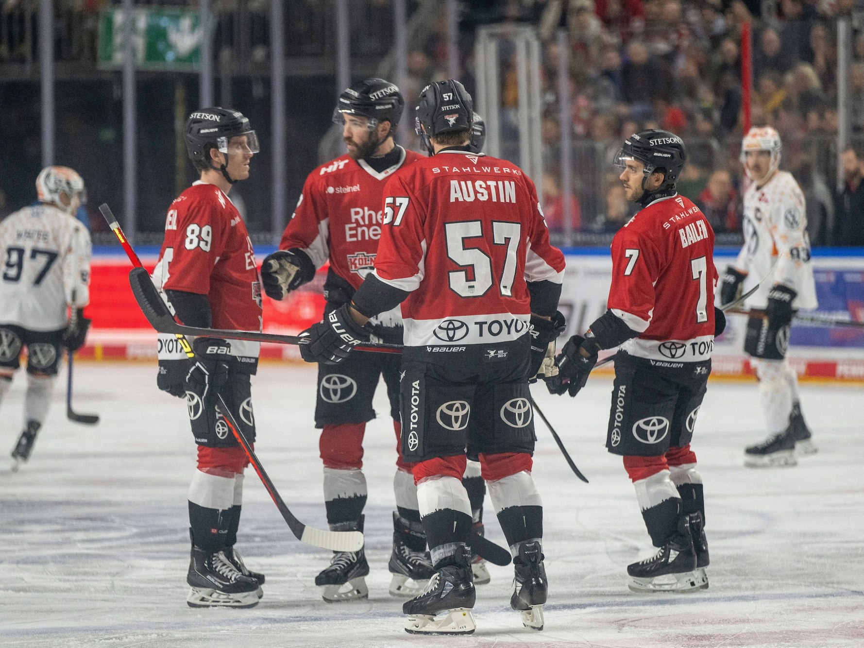 Kölner Haie auf dem Eis.