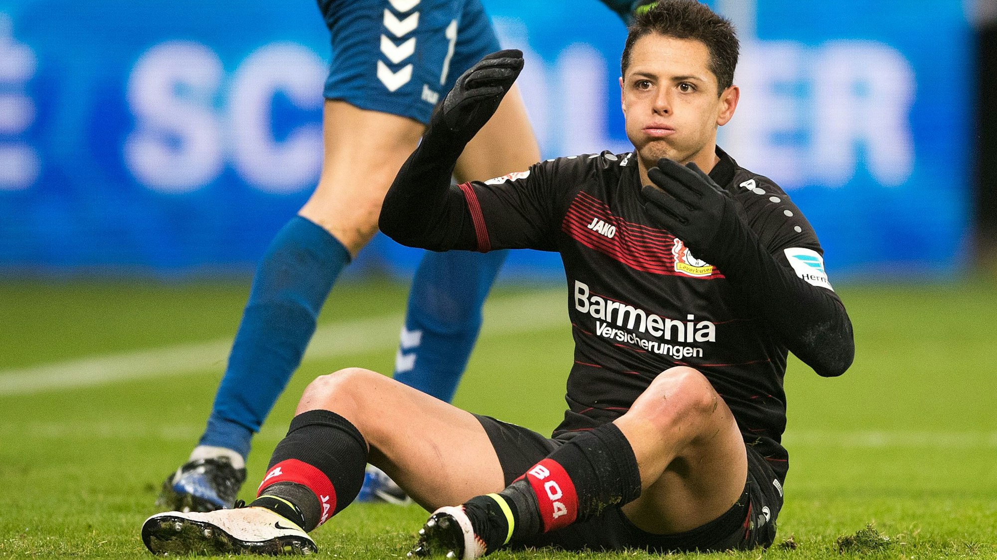 Leverkusens Javier „Chicharito“ Hernandez reagiert nach einer vergebenen Torchance für Bayer Leverkusen.