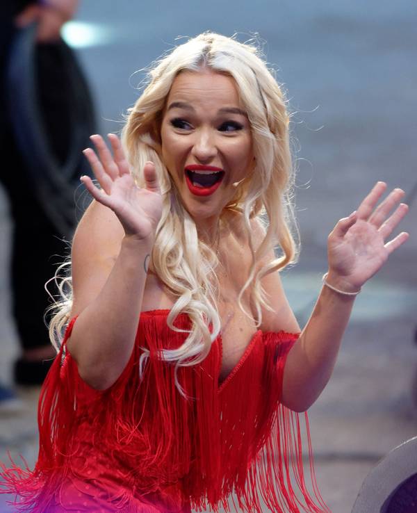 Die Teilnehmerin Emmy Russ steht bei der SAT.1 Show „Promi Big Brother 2020“ im Studio.