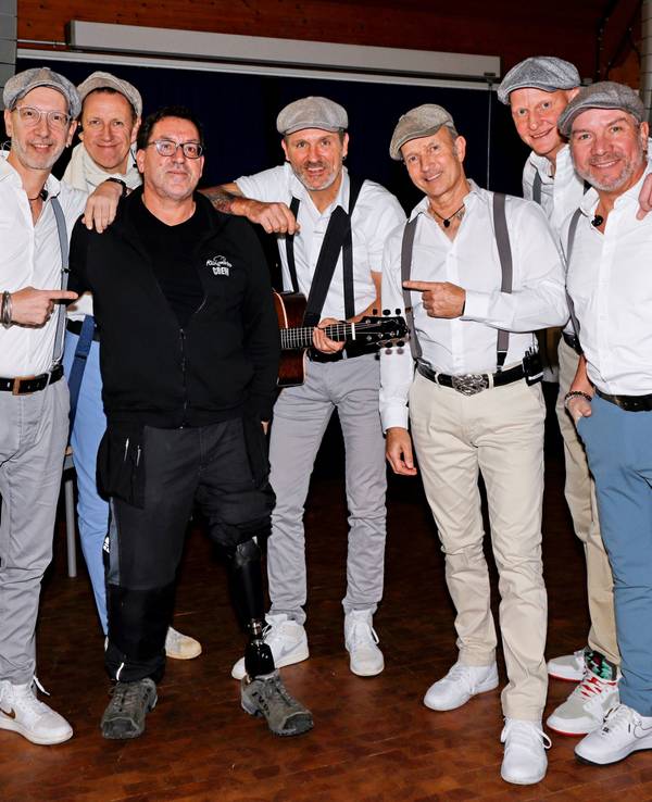 Die Klüngelköpp mit ihrem Bühnentechniker Werner.
