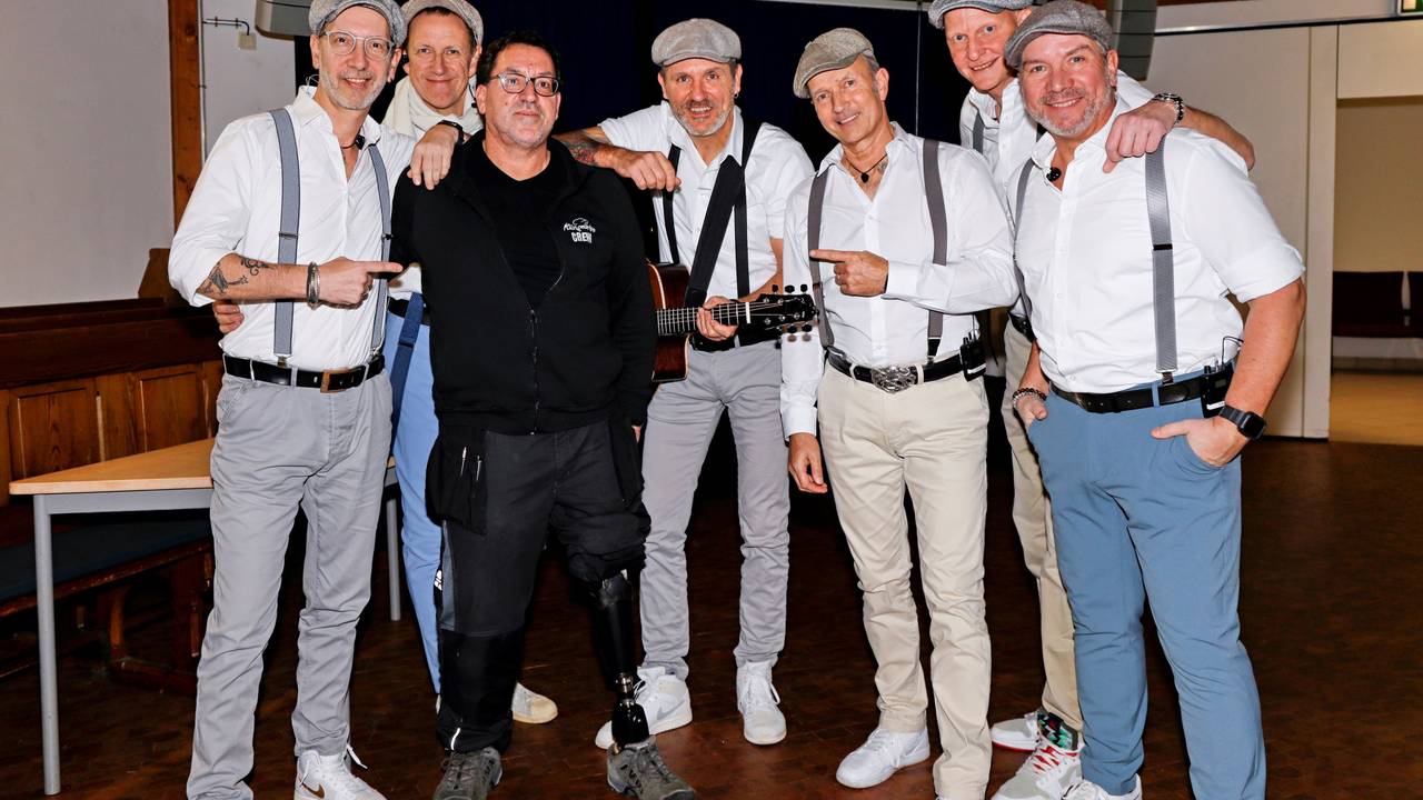 Die Klüngelköpp mit ihrem Bühnentechniker Werner.