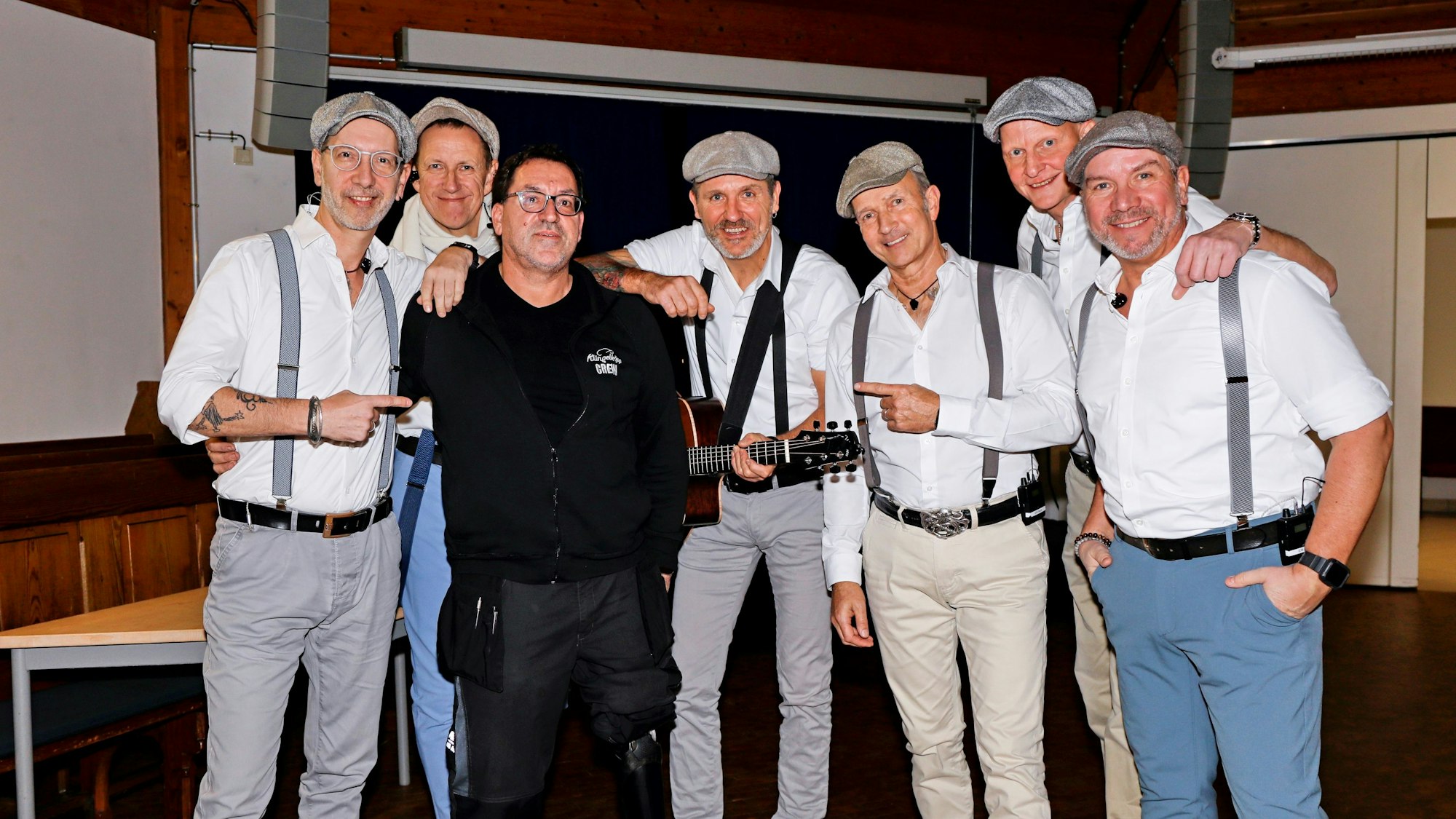 Die Klüngelköpp mit ihrem Bühnentechniker Werner.