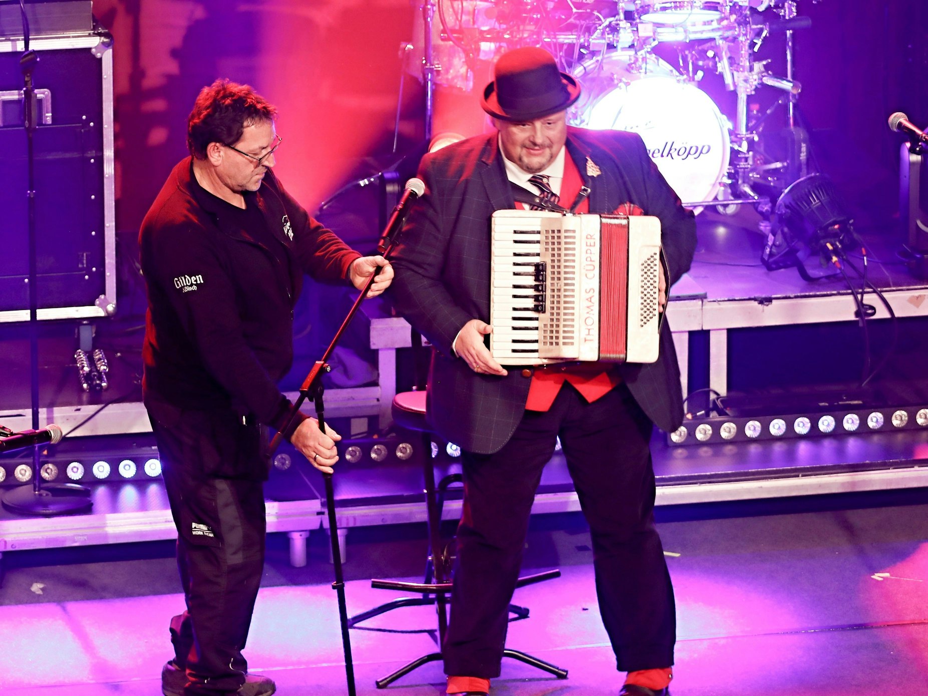 Thomas Cüpper beim Auftritt mit Techniker Werner.