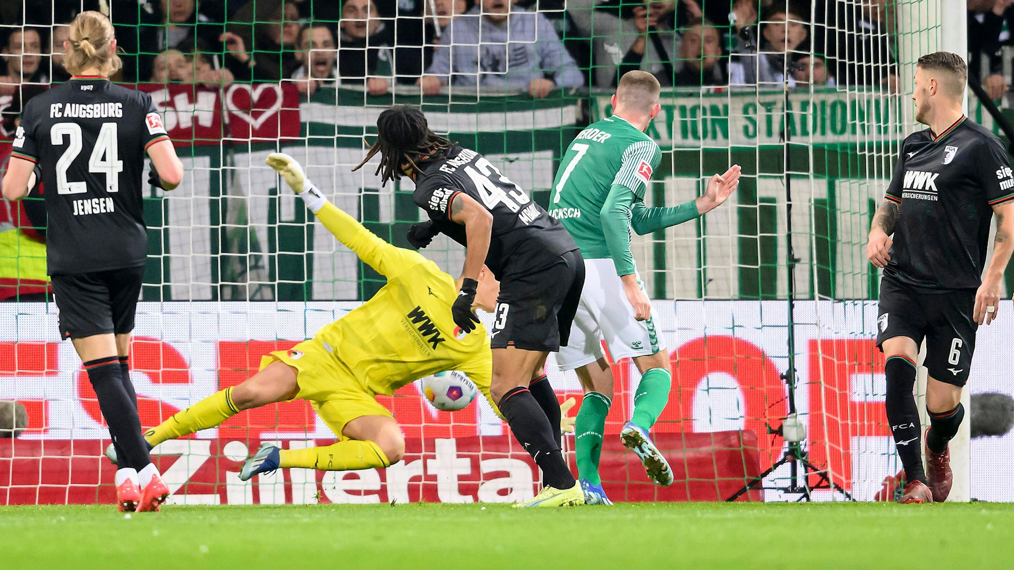 Marvin Ducksch trifft für Werder Bremen gegen den FC Augsburg.