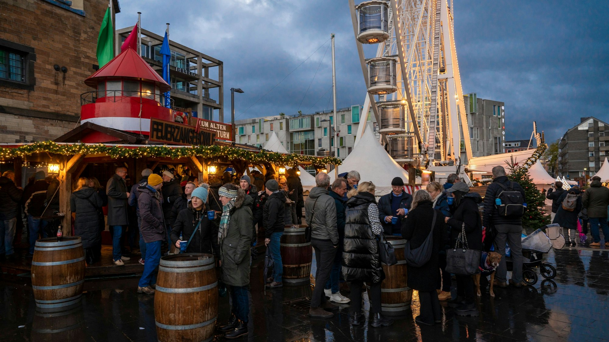 Der Hafen-Weihnachtsmarkt am Schokoladenmuseum in Köln