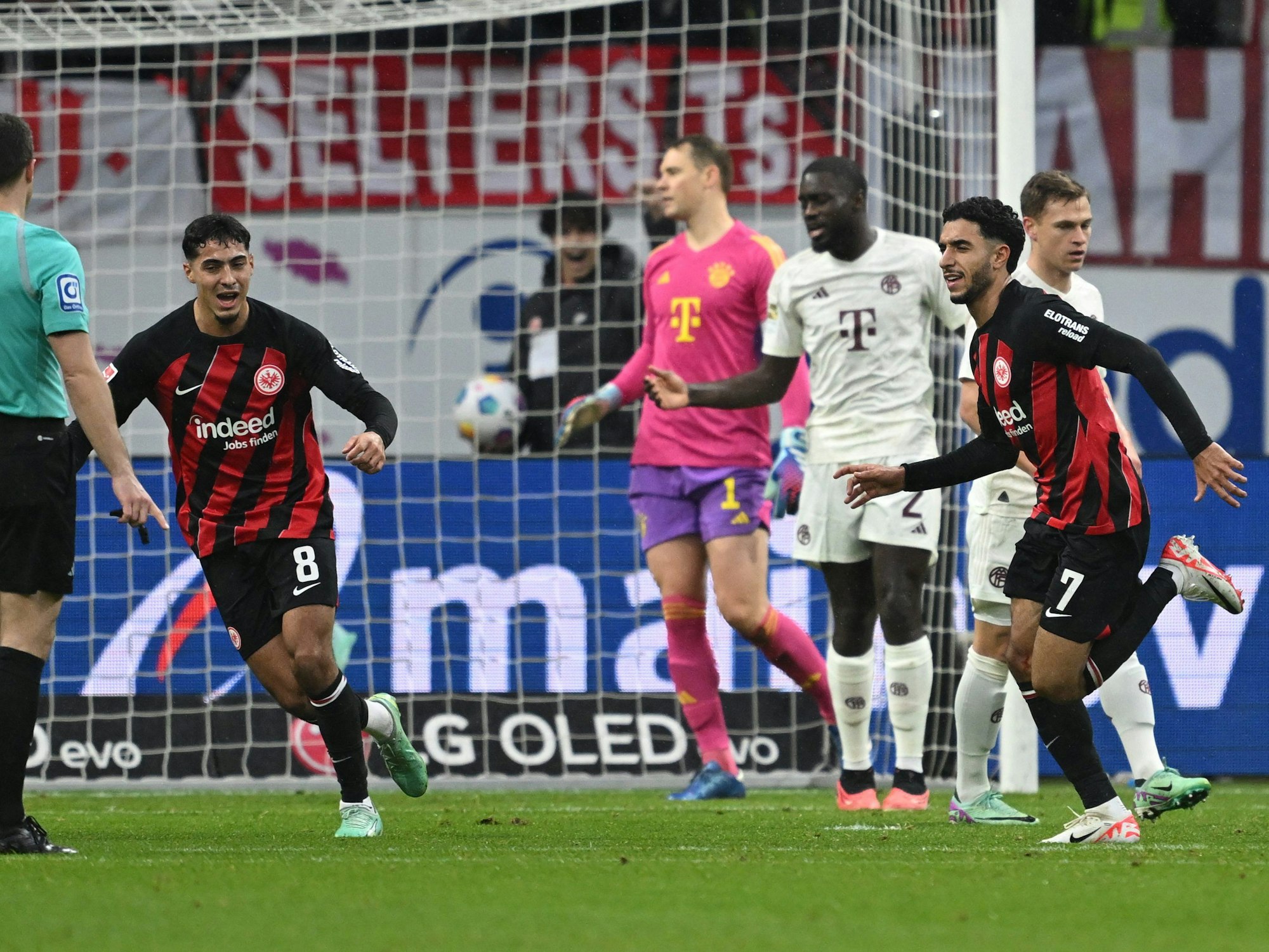 Jubel von Omar Marmoush (re.).