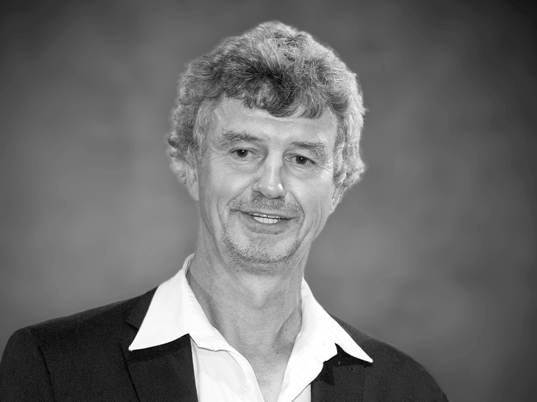 Peter Michael Kolbe lächelt.