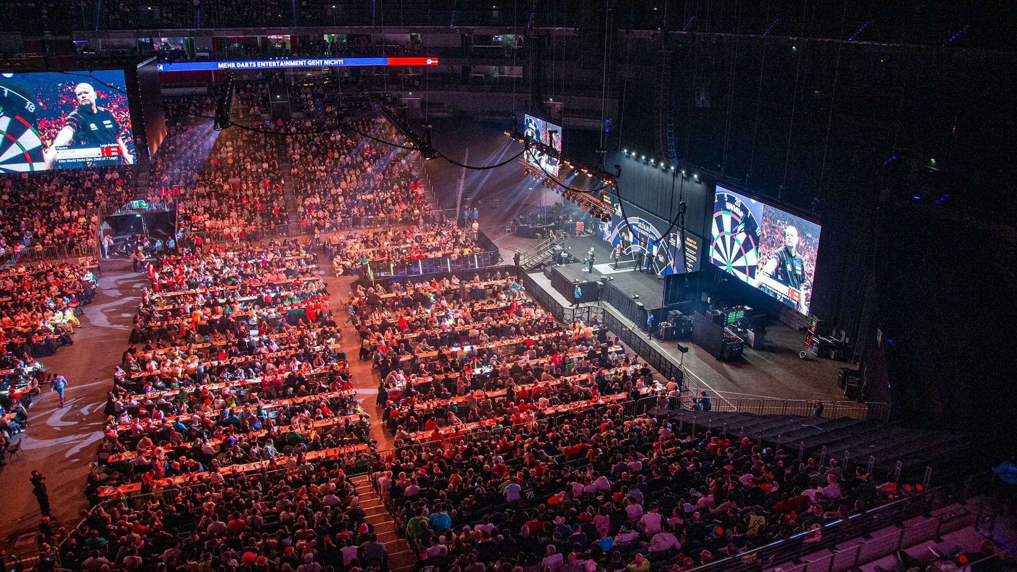 Blick in die Arena bei der Köln World Darts Gala.
