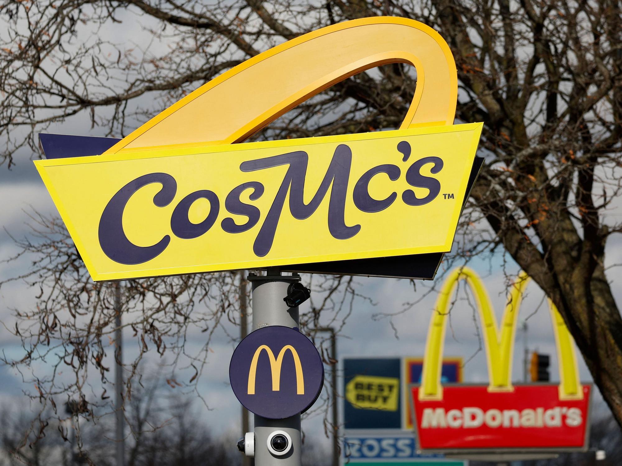Hier das Logo eines CosMc's am 9. Dezember in Bolingbrook, Illinois, zu sehen.