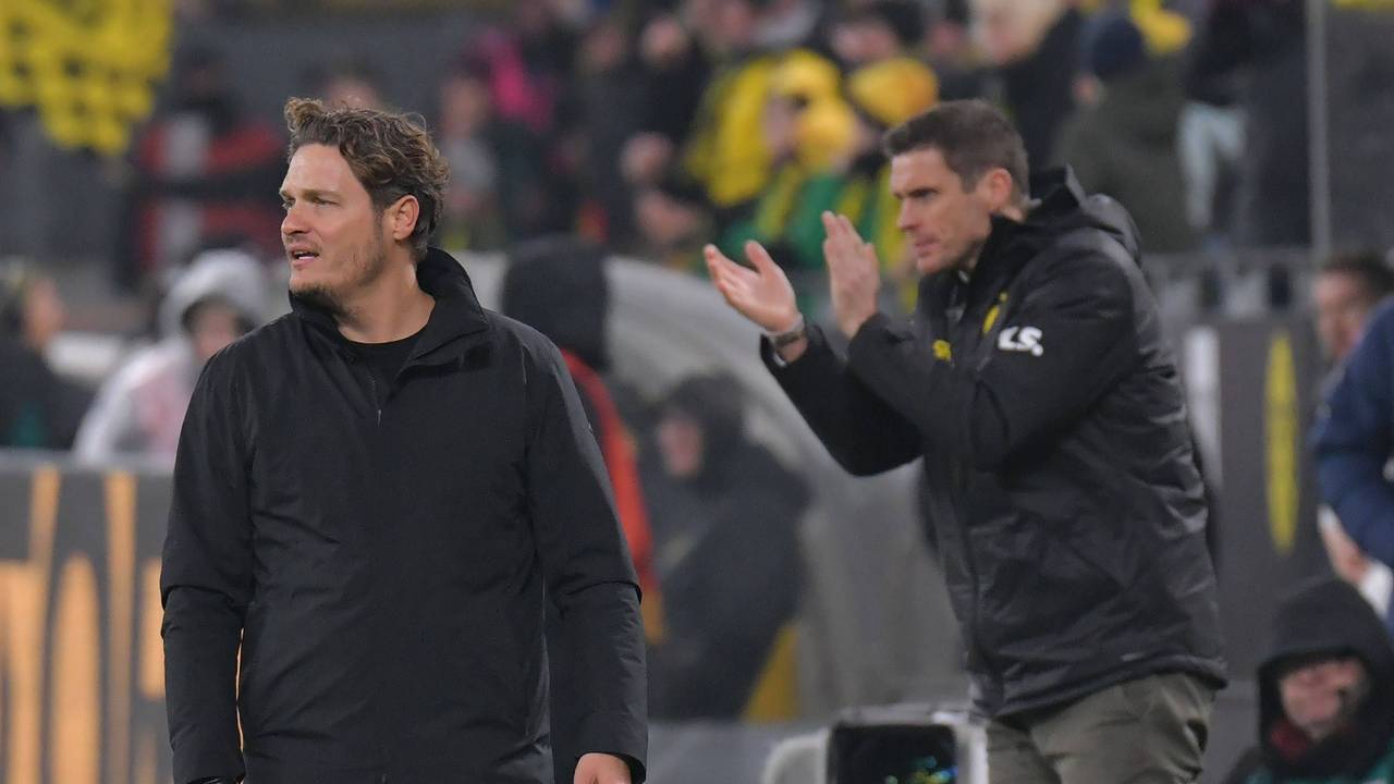 Edin Terzic und Sebastian Kehl beim Spiel von Borussia Dortmund in der Coaching-Zone.