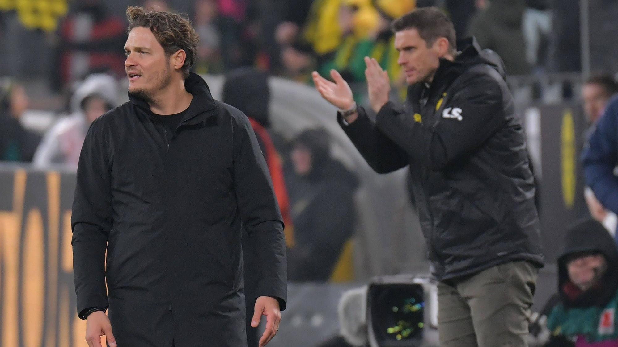 Edin Terzic und Sebastian Kehl beim Spiel von Borussia Dortmund in der Coaching-Zone.