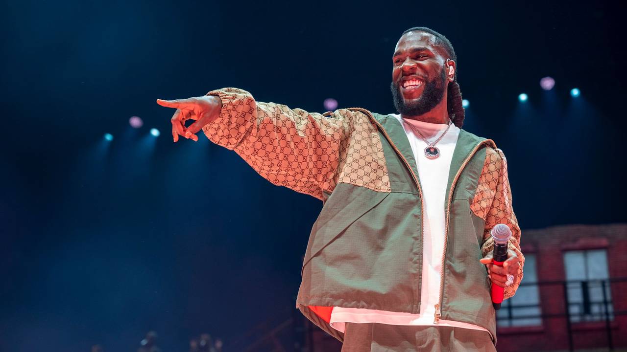 Hier zu sehen: Burna Boy bei seinem Konzert in der Arena.