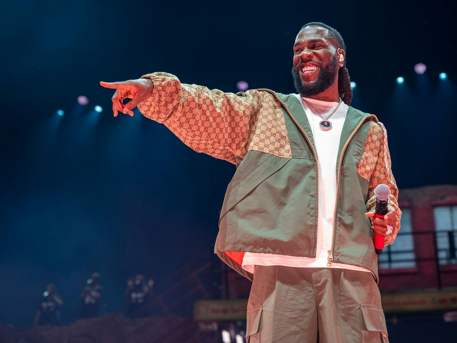 Hier zu sehen: Burna Boy bei seinem Konzert in der Arena.