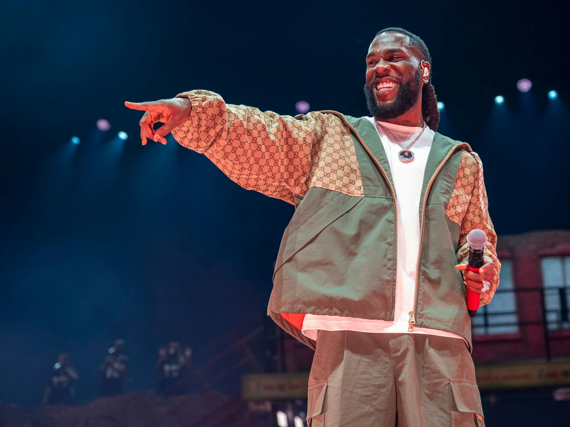 Hier zu sehen: Burna Boy bei seinem Konzert in der Arena.
