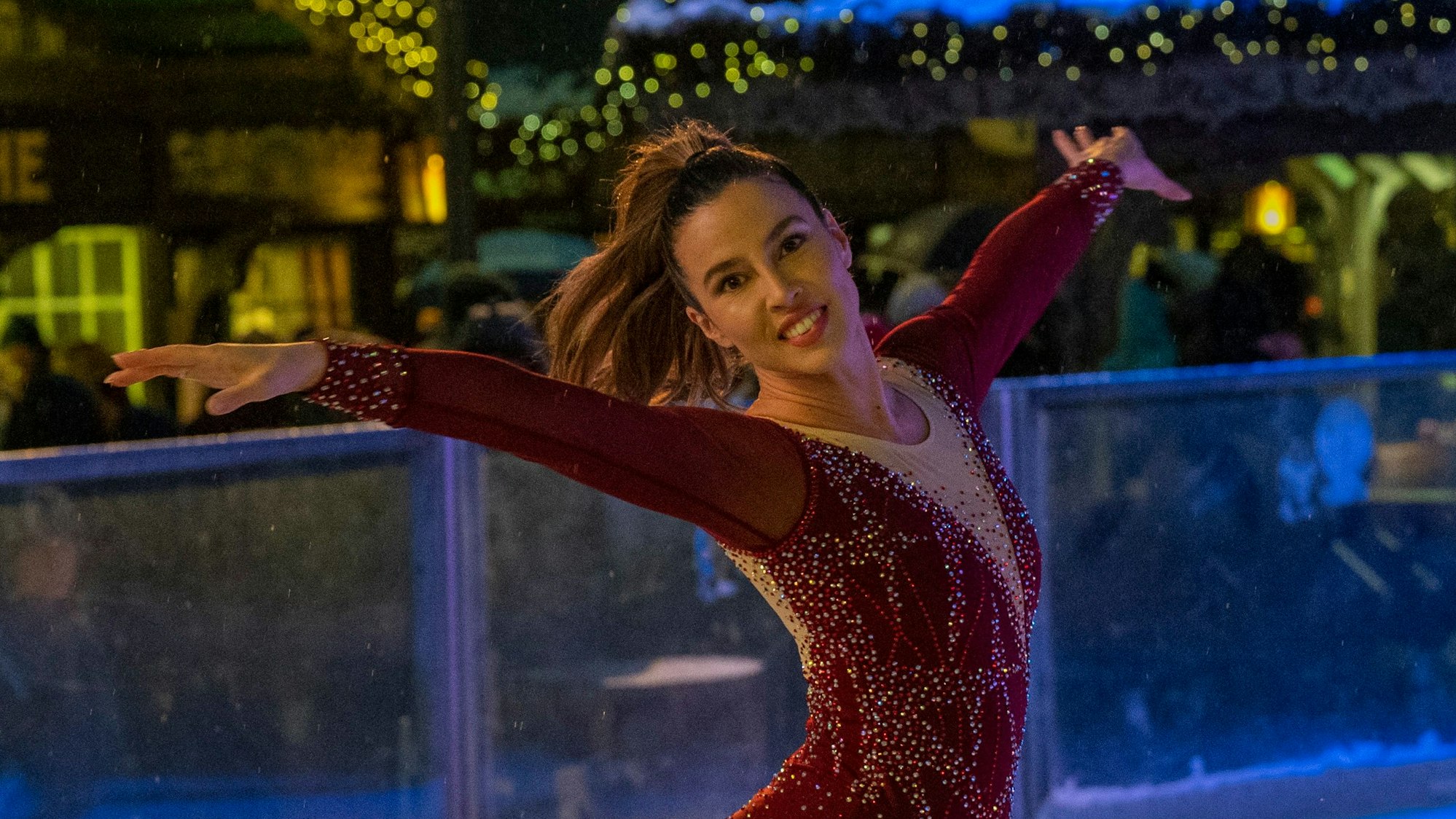 Schauspielerin Alexandra Fonsatti am 4. Dezember 2023 auf der Schlittschuhbahn am Heumarkt.