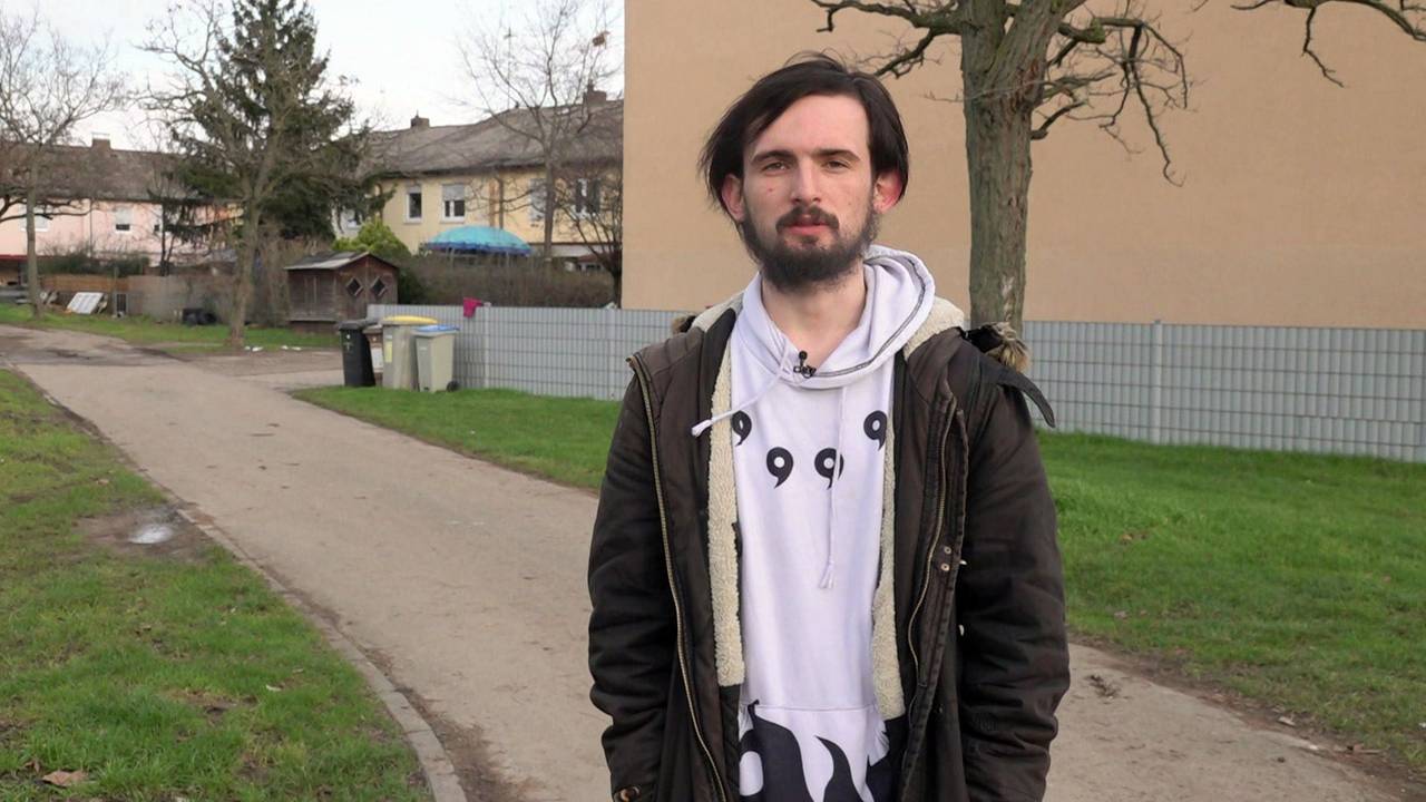 Jerrick bei „Hartz und herzlich – Tag für Tag Benz-Baracken“.