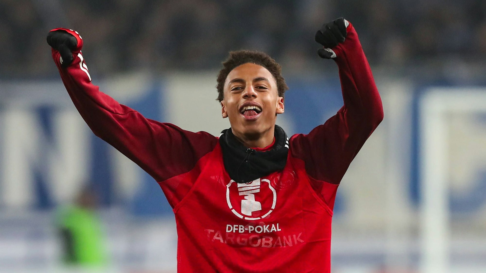 Fortuna Düsseldorfs Mittelfeldspieler Sima Suso jubelt nach dem Pokal-Spiel in Magdeburg.