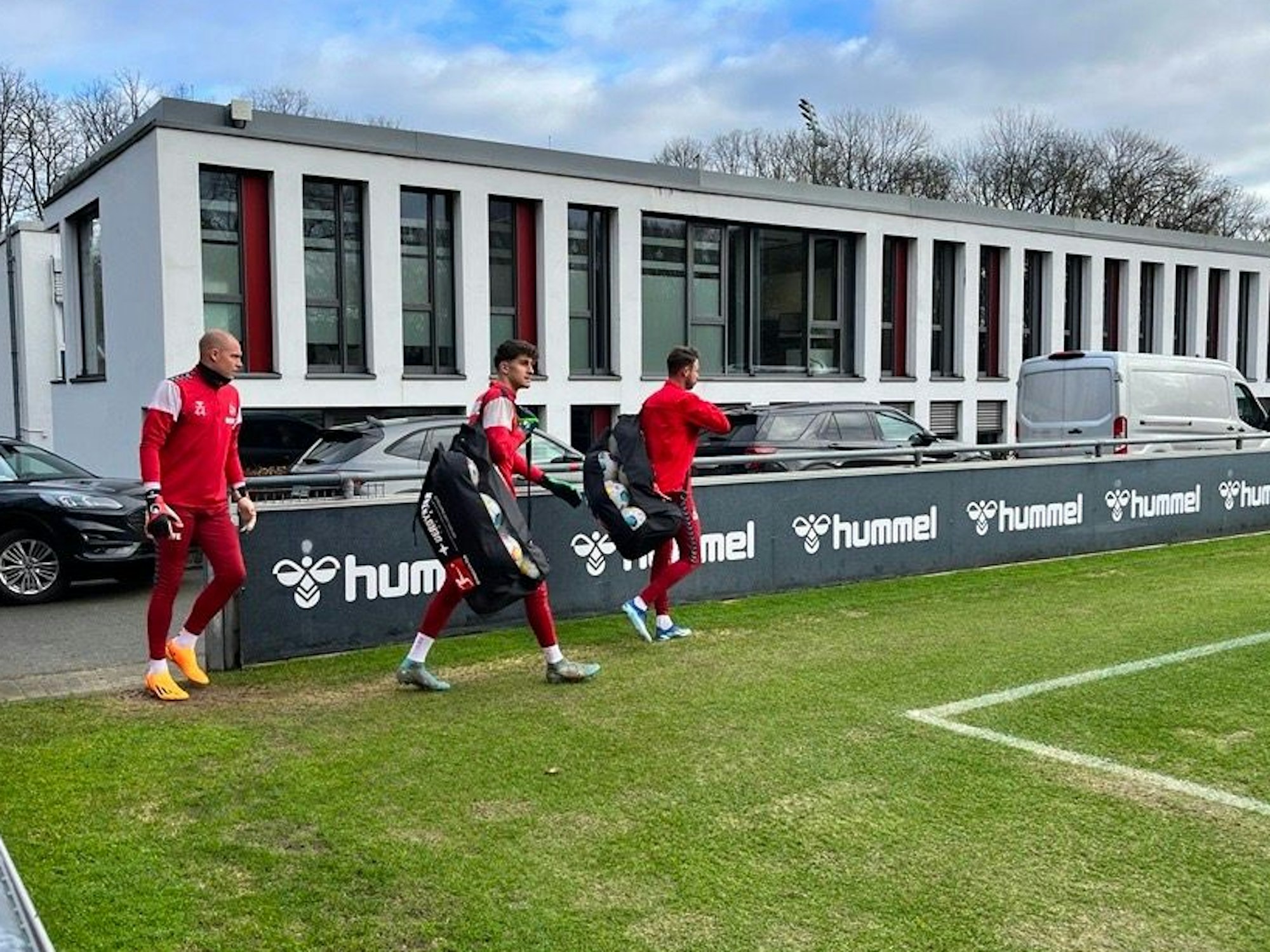 Matthias Köbbing, Jonas Nickisch und Mark Uth beim FC-Training.