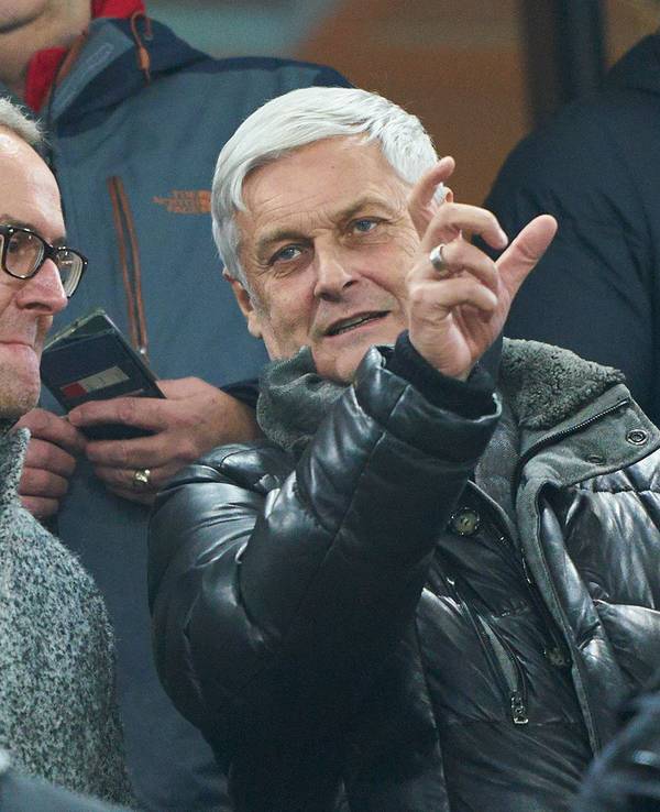 Die ehemaligen FC-Bosse Armin Veh (r.) und Alexander Wehrle beim Heimspiel des 1. FC Köln gegen Hoffenheim am 8. November 2019.