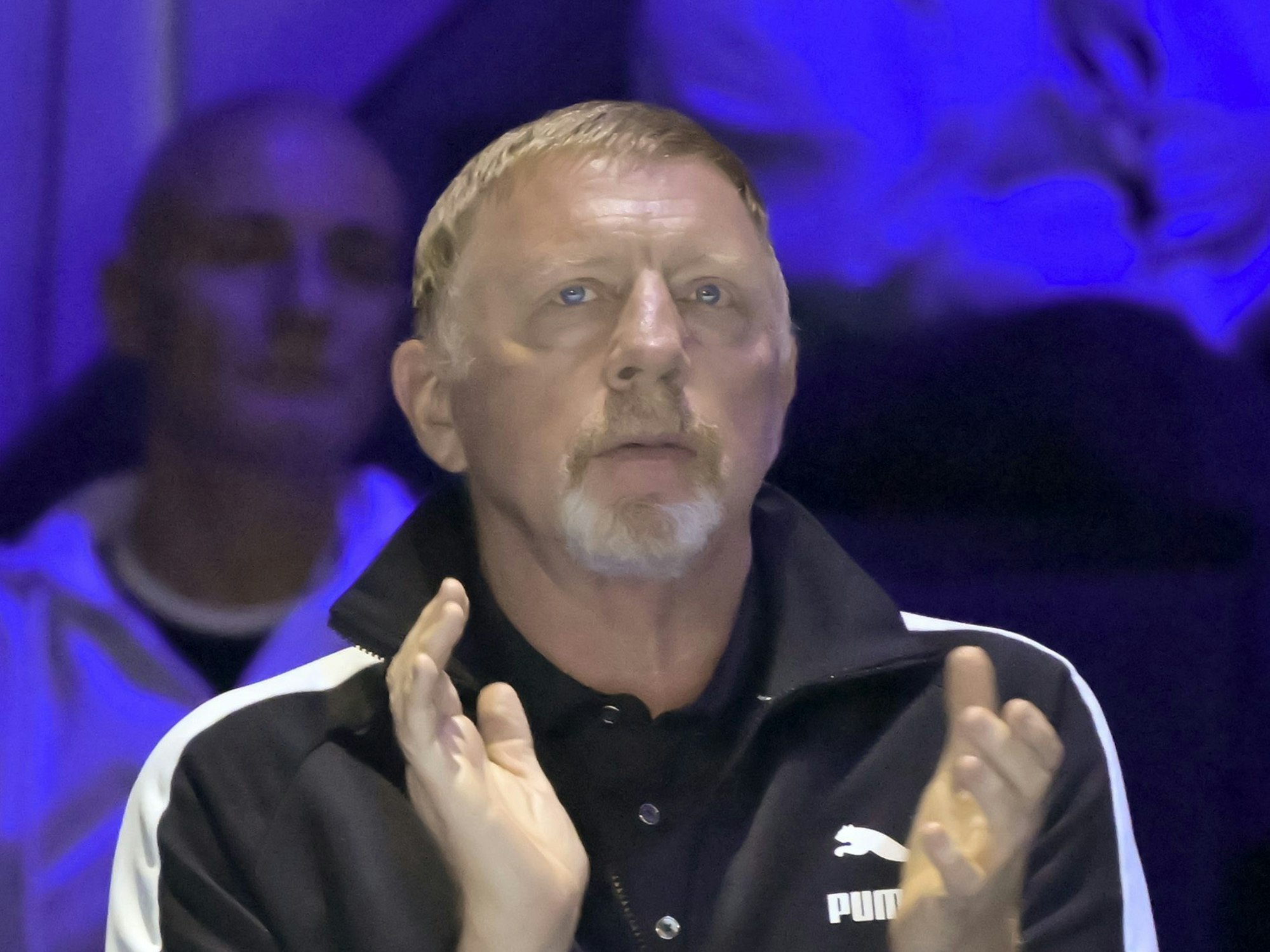 Boris Becker klatscht.