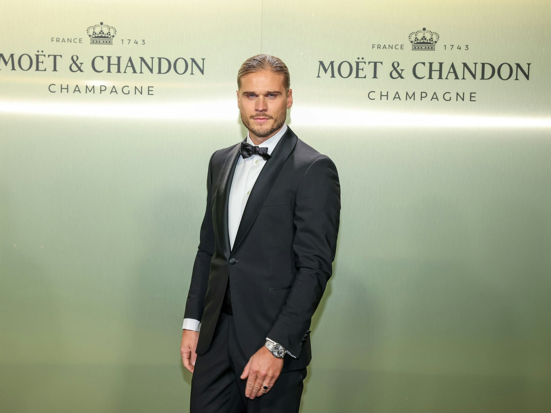 Rúrik Gíslason kommt zum Moët Effervescence Dinner im Alten Stadthaus.