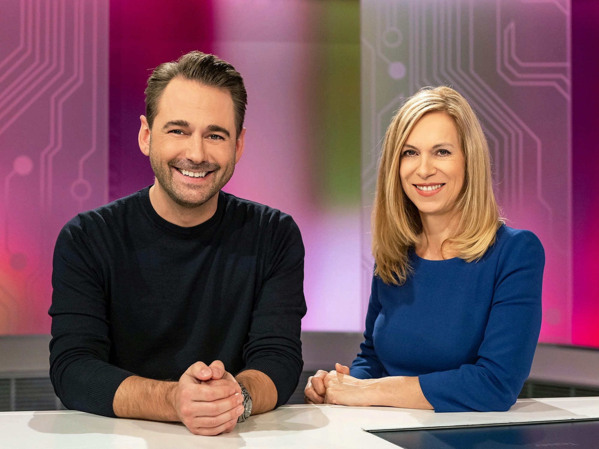 Birgit Klaus und Dennis Wilms moderieren „Planet Wissen“ im SWR.