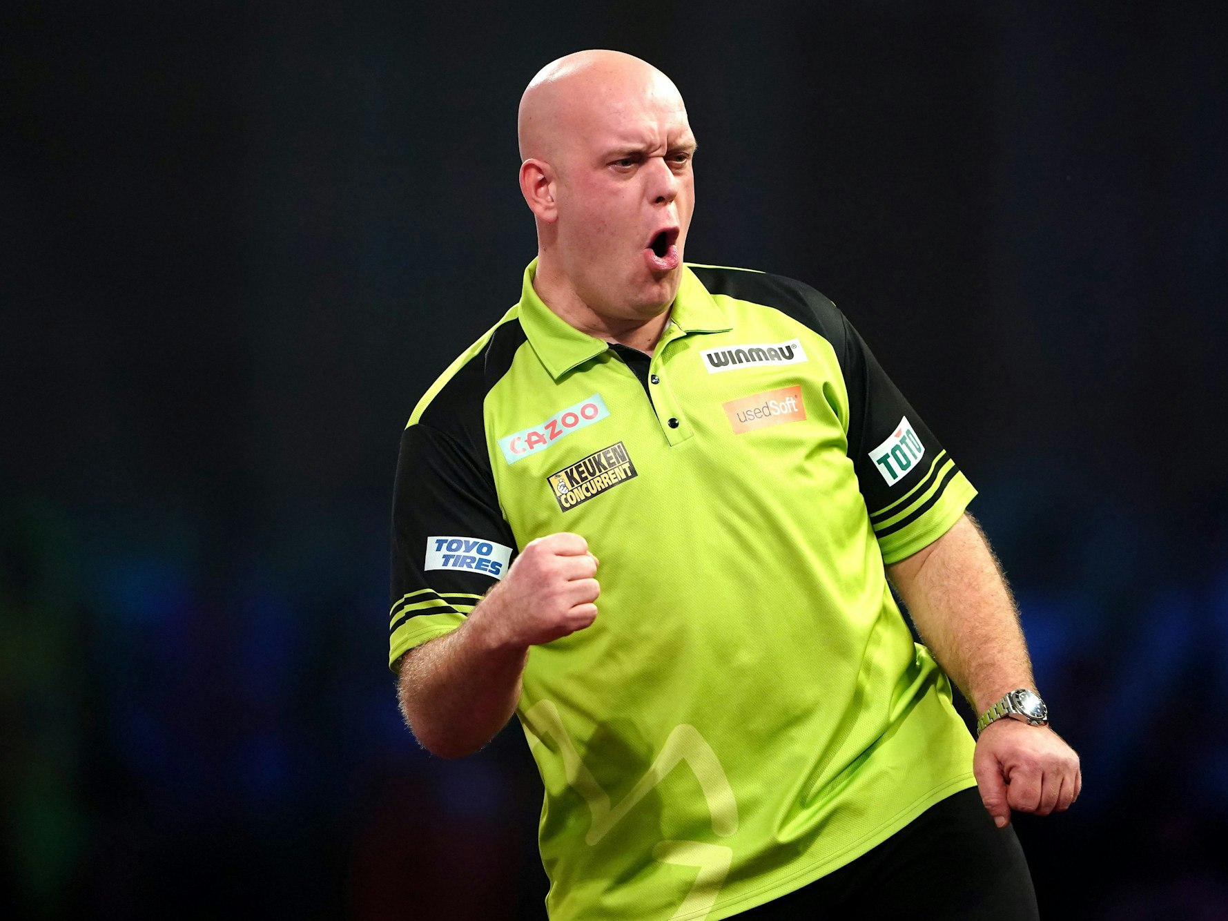 Michael van Gerwen jubelt während des Finales.