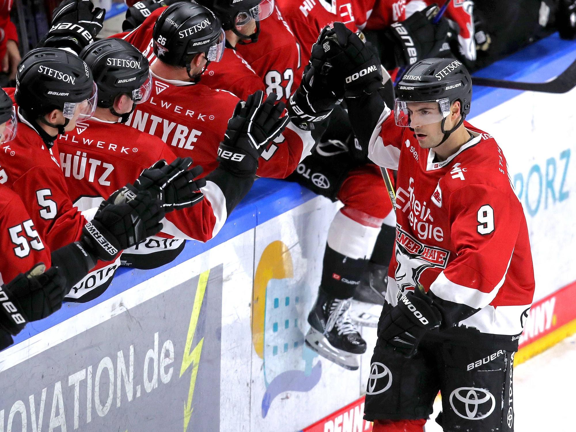 Torjubel nach dem 3:2 durch Maximilian Kammerer (Kölner Haie).