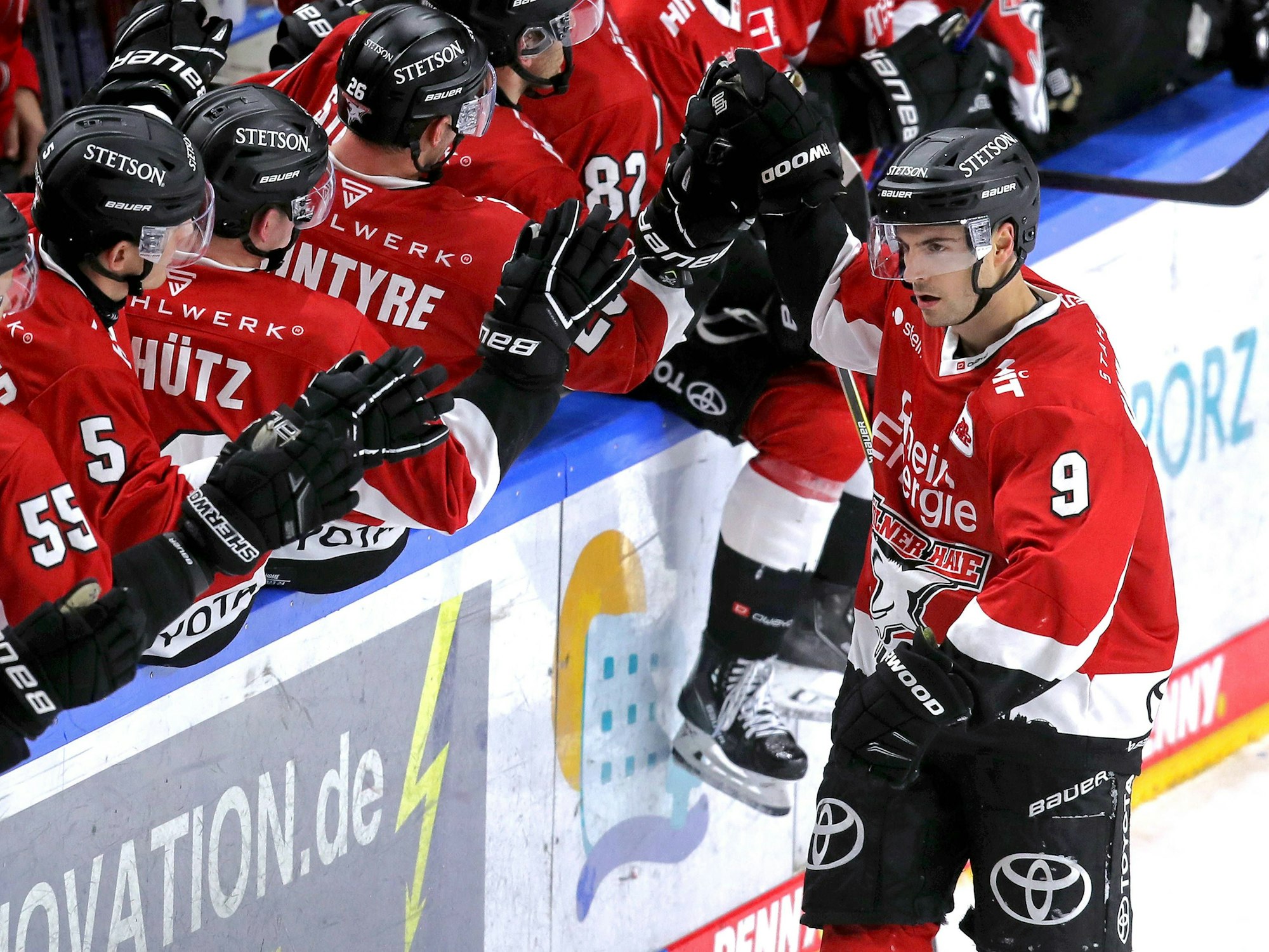 Torjubel nach dem 3:2 durch Maximilian Kammerer (Kölner Haie).