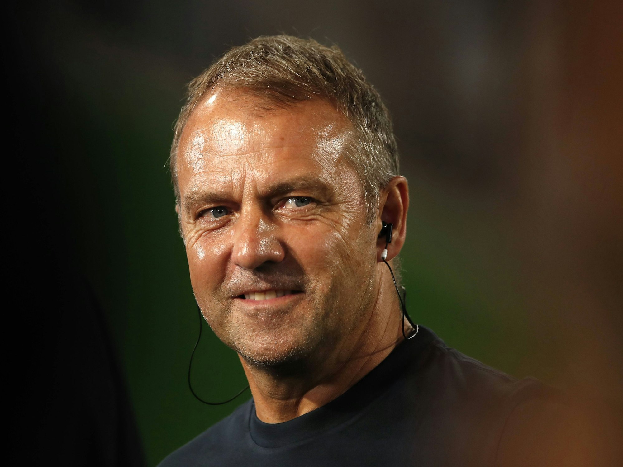 Hansi Flick lächelt.