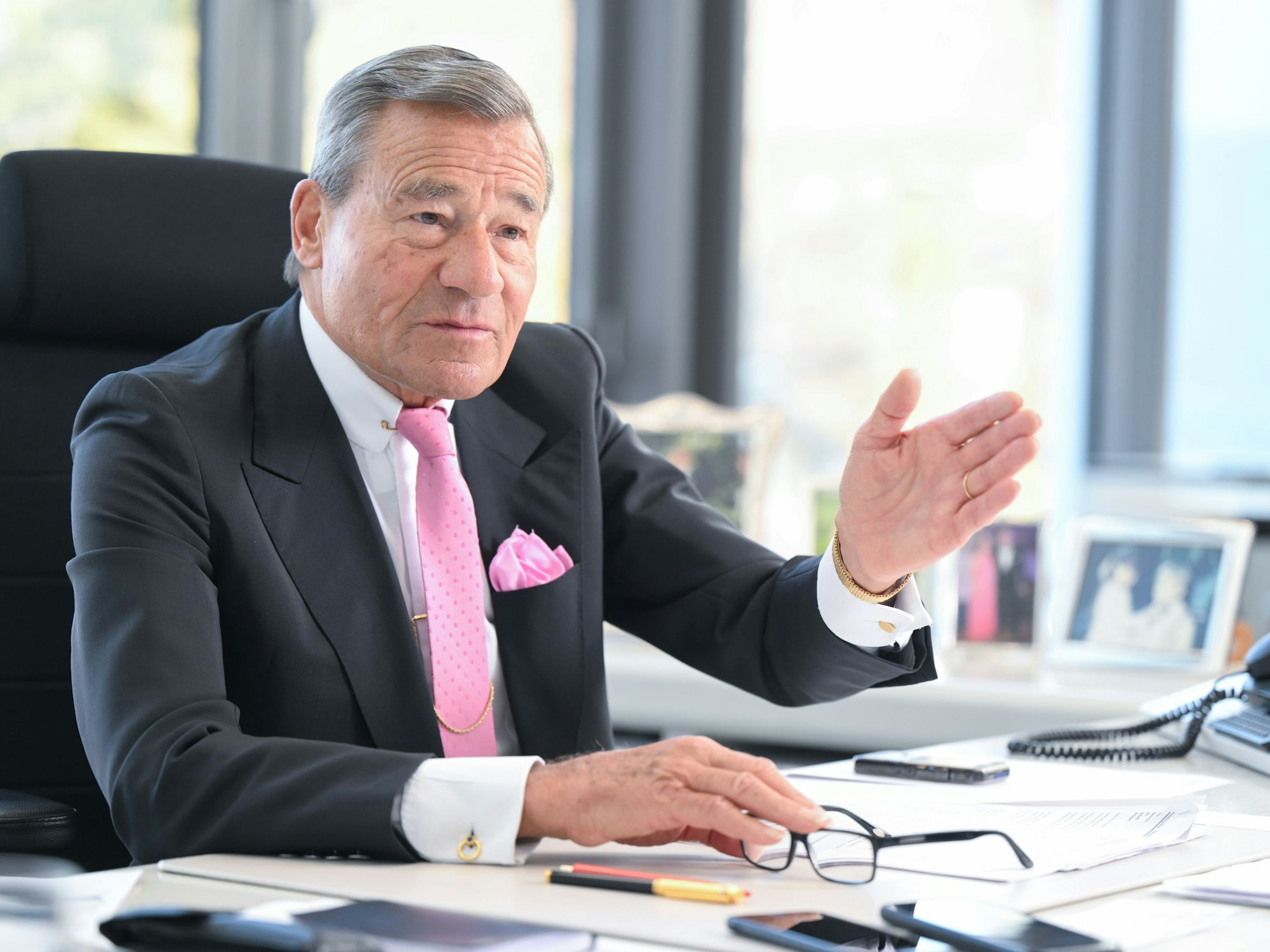 Wolfgang Grupp will seine Führung bei Trigema nicht ohne einen letzten Paukenschlag abgeben. Unser Foto zeigt ihn im April 2022.