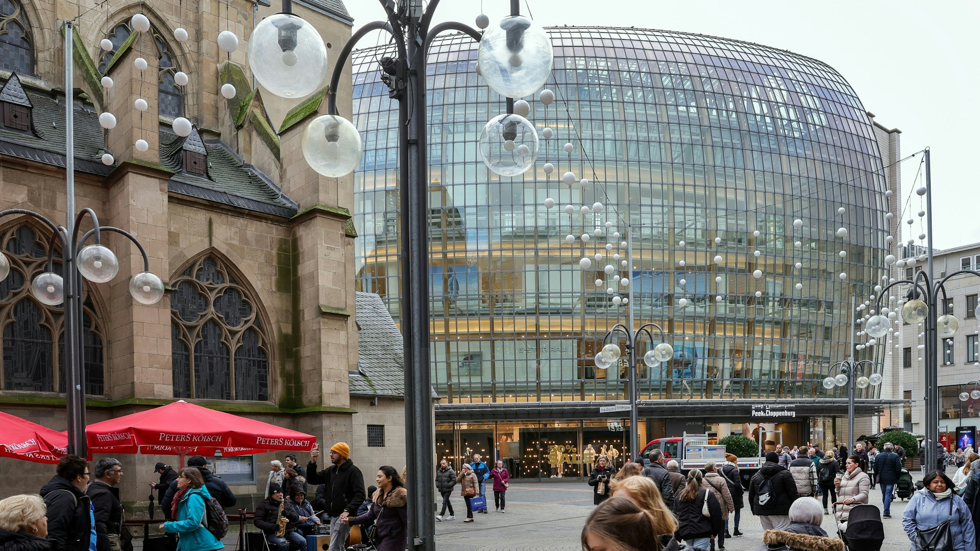 Außenansicht des Gebäudes von Peek & Cloppenburg in der Kölner Innenstadt