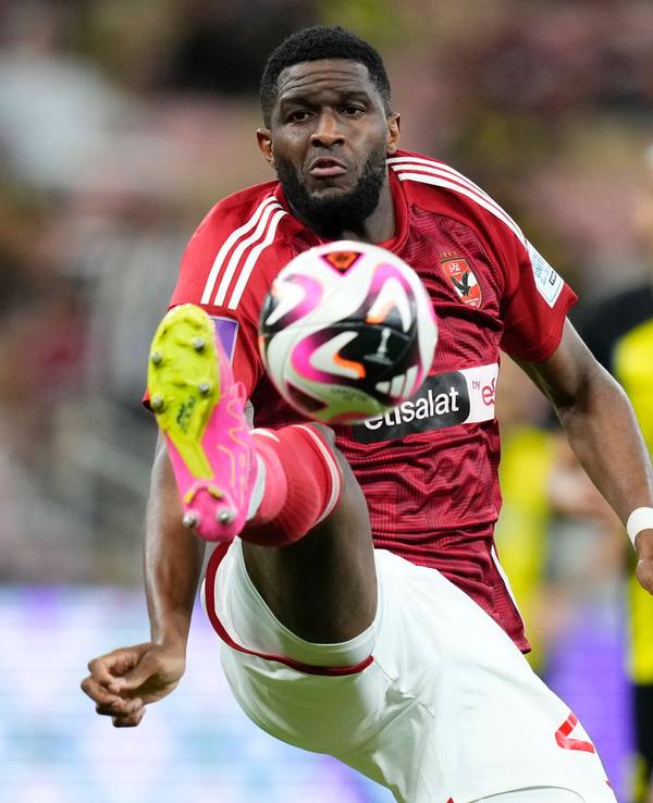 Anthony Modeste im Viertelfinale der Klub-WM bei der Ballannahme.