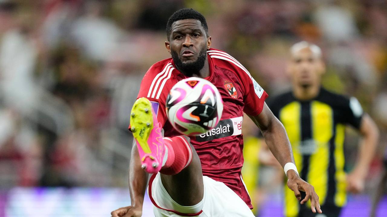 Anthony Modeste im Viertelfinale der Klub-WM bei der Ballannahme.