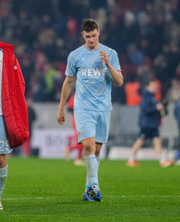 FC-Flügelspieler Jan Thielmann (l.) und Sechser Eric Martel waren nach der 0:2-Pleite in Freiburg am Sonntag (17. Dezember 2023) sichtlich angefressen.