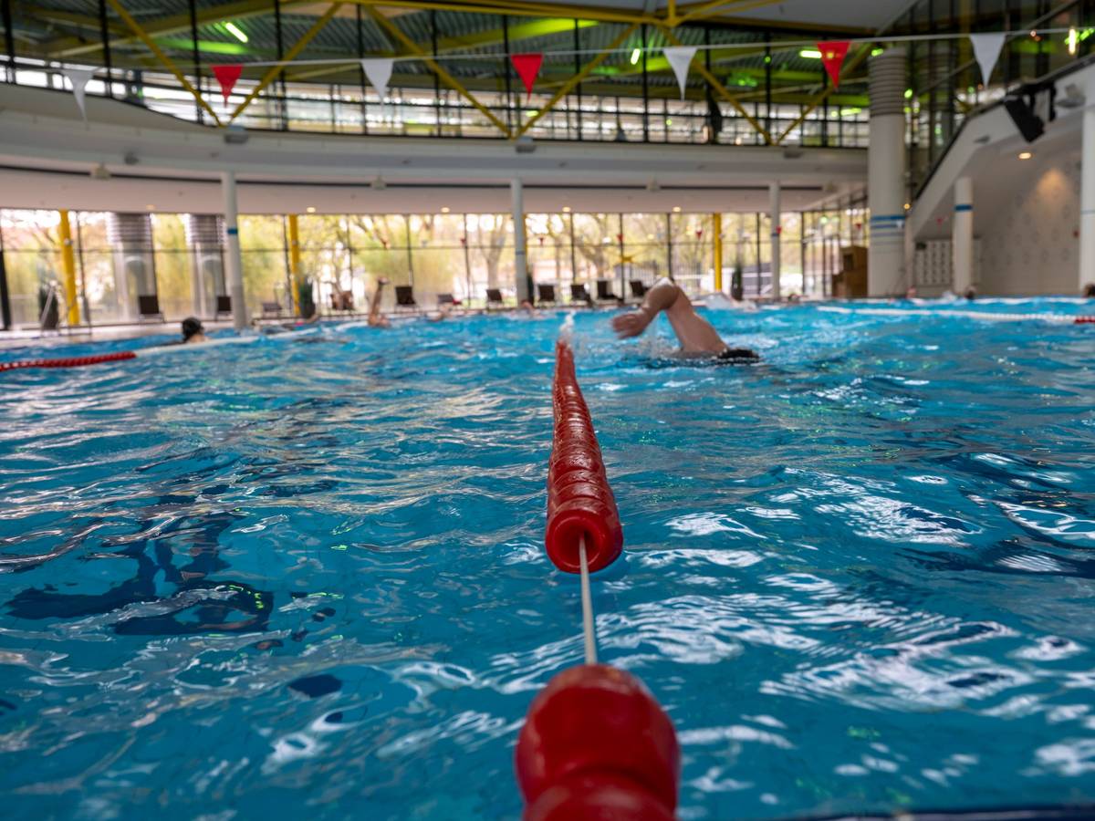 Blick in das Hallenbad Lentpark: Nach einem Stromausfall musste das komplette Hallenbad schließen.