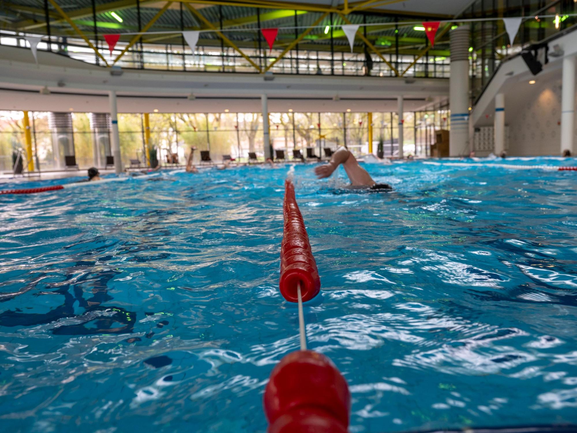 Blick in das Hallenbad Lentpark: Nach einem Stromausfall musste das komplette Hallenbad schließen.