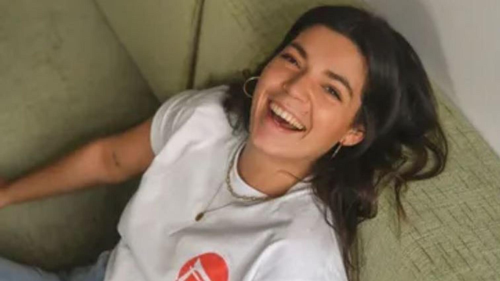 Laura vor dem Unfall auf der A3. Sie strahlt für ein Foto in die Kamera.