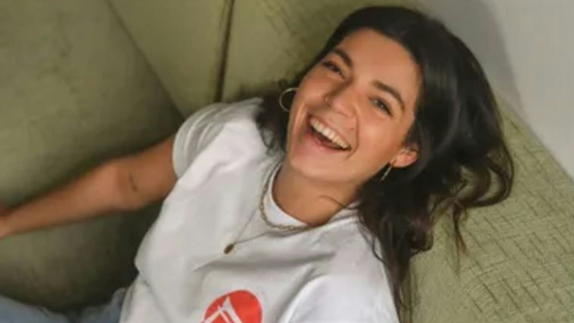 Laura vor dem Unfall auf der A3. Sie strahlt für ein Foto in die Kamera.