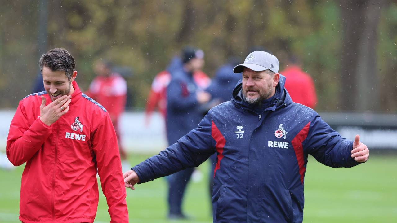 FC-Trainer Steffen Baumgart (r.) gemeinsam mit seinem Stürmer Mark Uth im Training.
